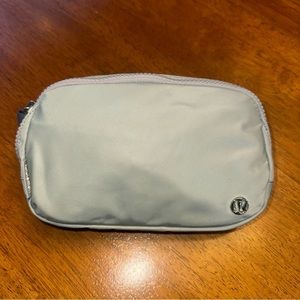 Lululemon Everywhere Belt Bag Silver Drop NWT